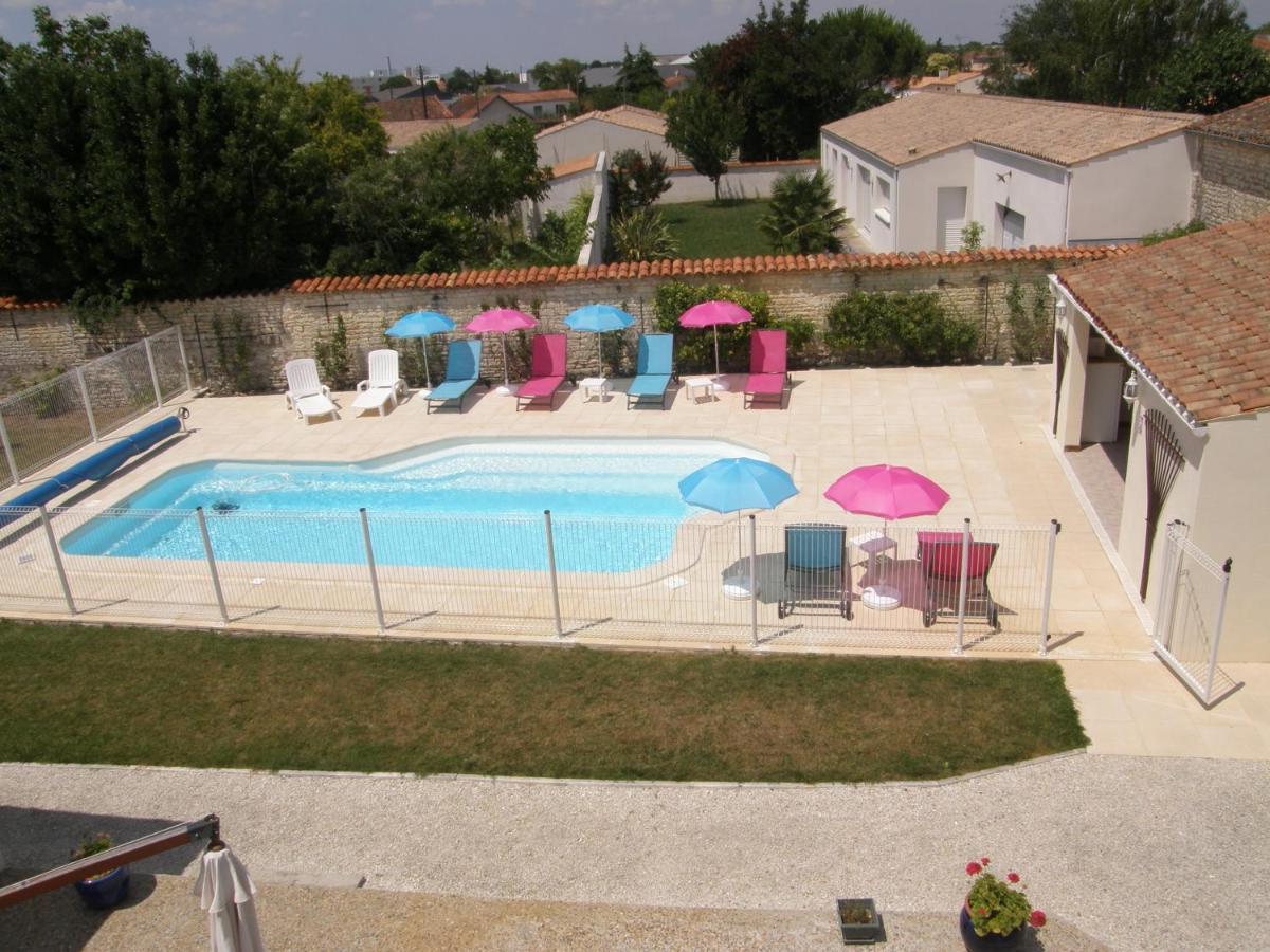 Le Logis Des Oiseaux Hotel Surgères Exterior foto